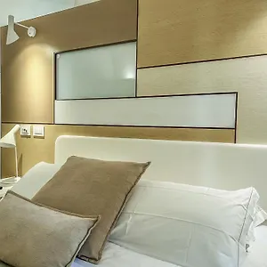 santacroce-luxury-rooms.lecce-hotels.com/